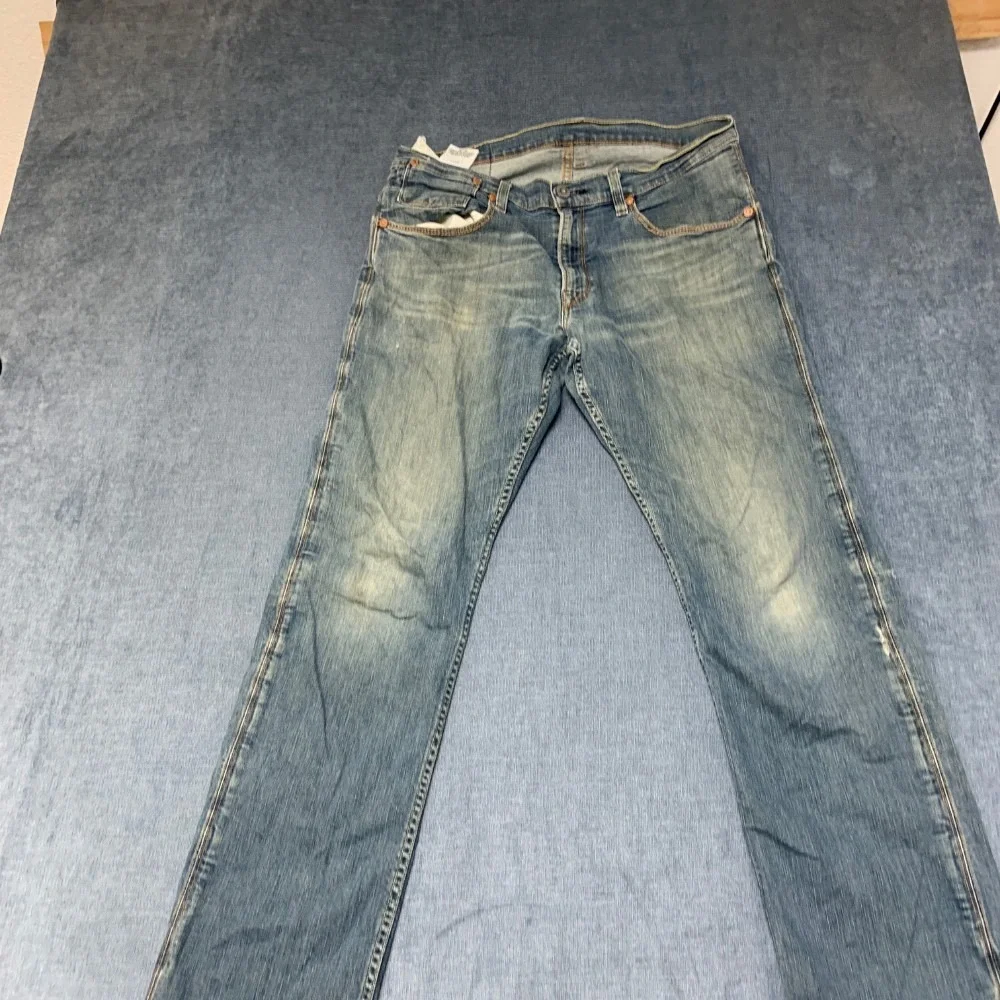 Levi's 514 Jeans Mens 34x32 Blue Whiskering Denim Cotton Stretch Distressed